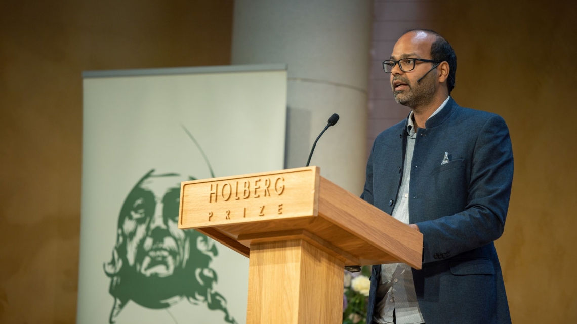 Nils Klim-prisvinner Siddharth Sareens holdt sin innledende forelesning under Nils Klim-symposiet 4. juni 2024. 