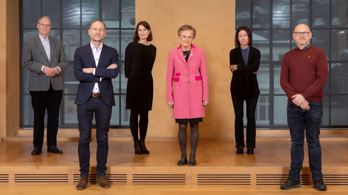 The Holberg Prize Board. From the left: Hans Petter Graver, Knut Olav Åmås, Lise Rye, Kjersti Fløttum (styreleder), Siv Ellen Kraft, Torkild Hovde Lyngstad. (Photo: Eivind Senneset.)