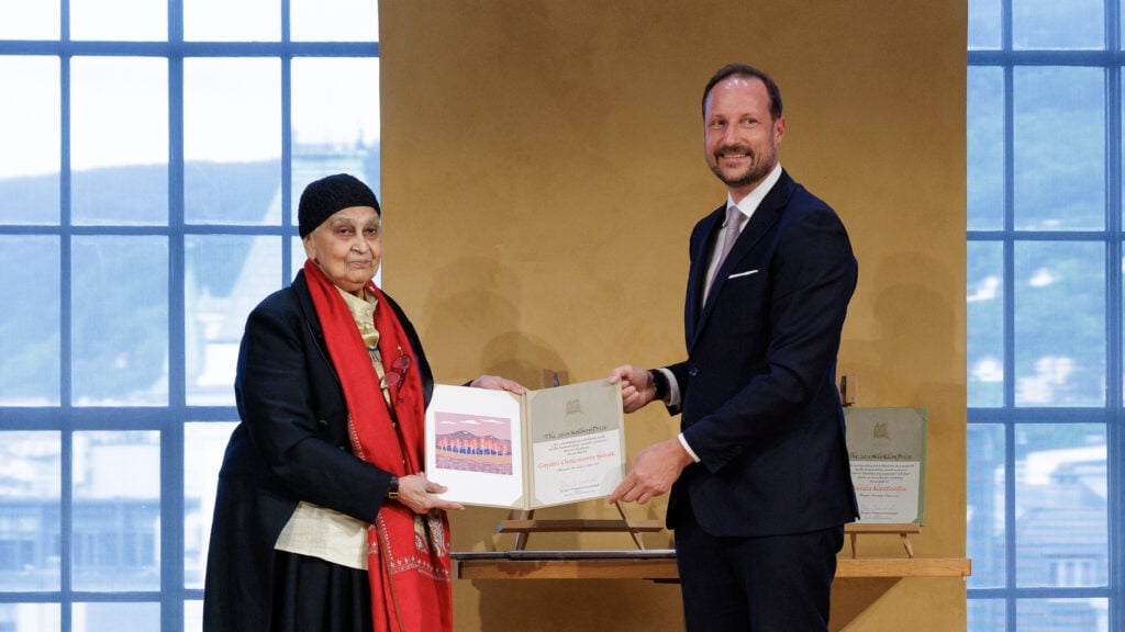 Holberg Laureate Gayatri Chakravorty Spivak receives the Prize from H.R.H. Crown Prince Haakon of Norway.